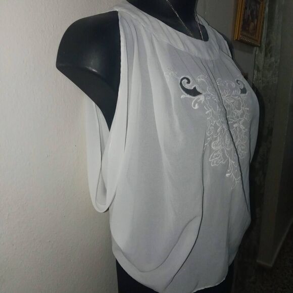 Open back vintage top  - Picture 10 of 16